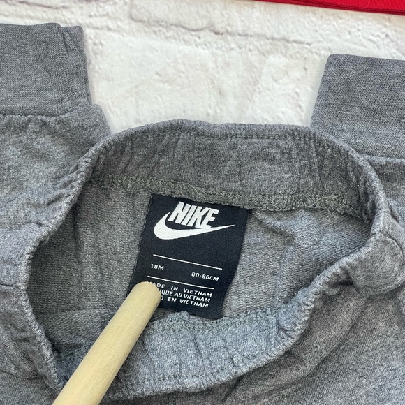 Nike Little Boys' Gradient Futura T-Shirt n’Fleece Jogger Pants Set.Red/gray 18M - Picture 5 of 6